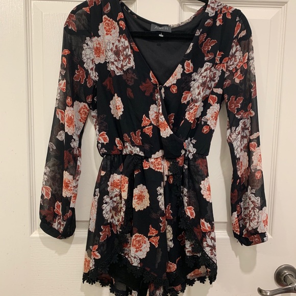 ASTR the label: Long Sleeve Romper - Picture 3 of 7